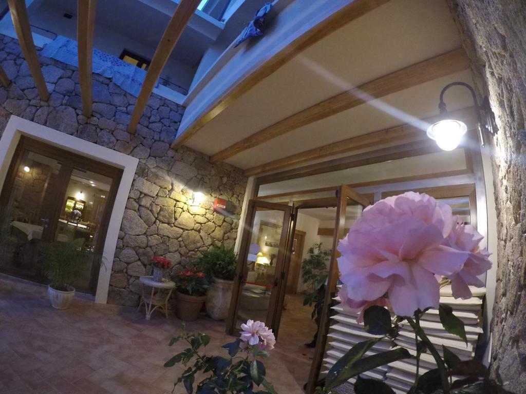 Hotel Villa Gustui Maris Cala Gonone Eksteriør billede