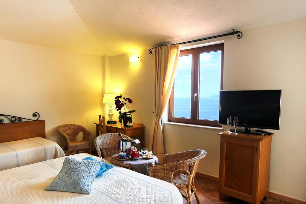 Hotel Villa Gustui Maris Cala Gonone Eksteriør billede